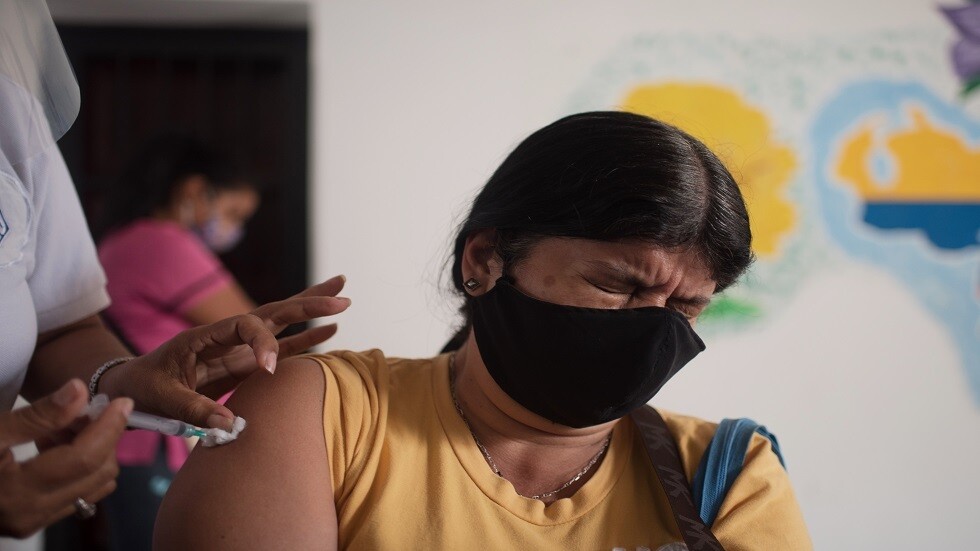 علماء: التطعيم قد يساعد المرضى في التخلص من أعراض 