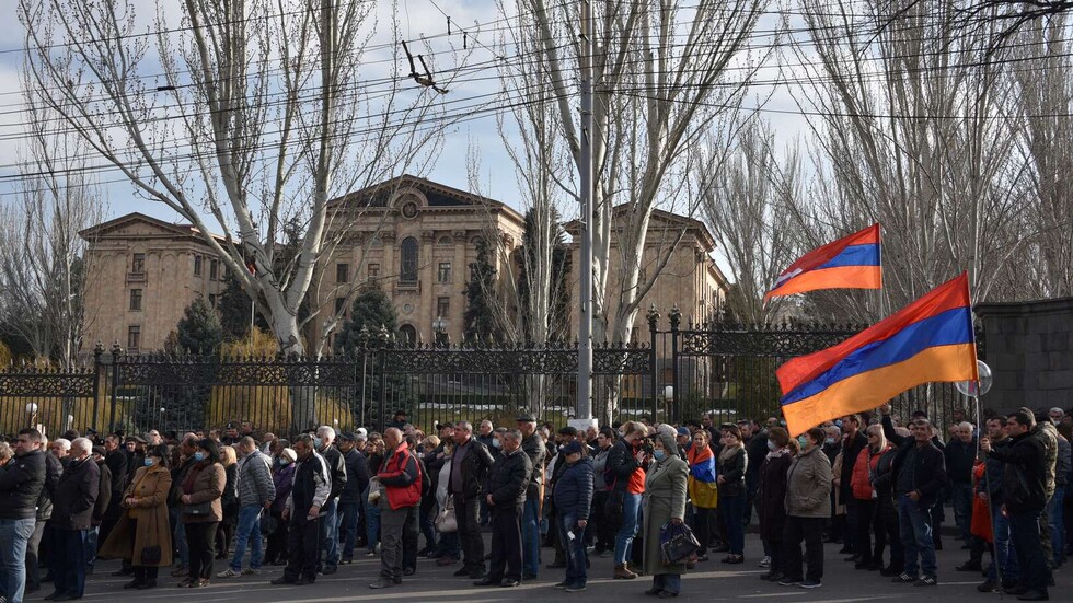 المعارضة الأرمنية توجه إنذارا إلى باشينيان