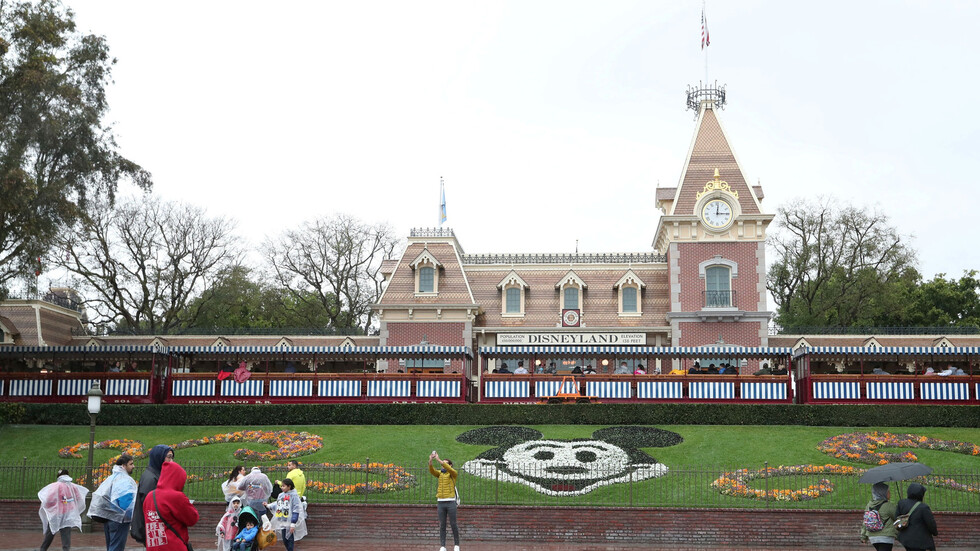 إعادة افتتاح "ديزني لاند" بحلول نهاية أبريل