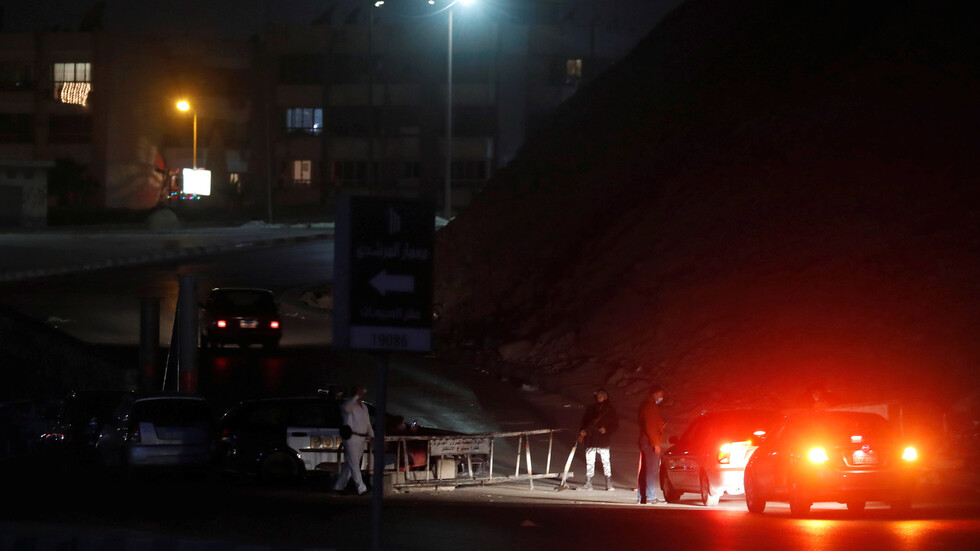 مصر.. مخرجة مشهورة تثير الجدل بمنشور عن ممثل وسفير يخطف الفتيات الصغار ويتحرش بهن في منزله