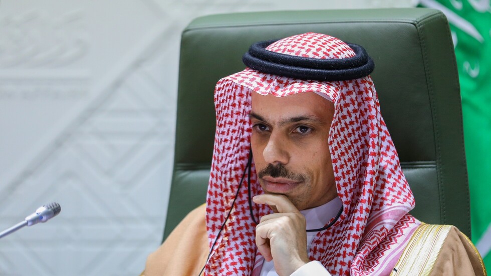 السعودية: قصف رأس تنورة هجوم على الاقتصاد العالمي ويجب استئناف حظر التسليح ضد إيران