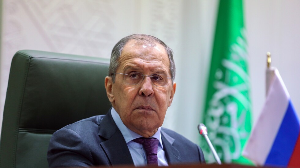 لافروف: رفع الحوثيين من قائمة الإرهاب الأمريكية ليس شيكا على بياض والأولوية لوقف القتال
