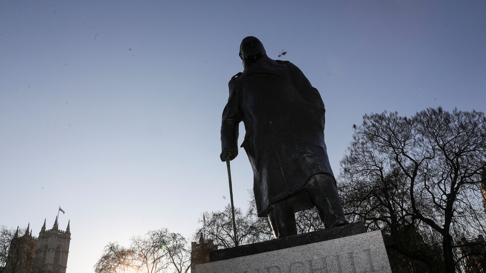 بيع حذاء وينستون تشرشل مقابل 55 ألف دولار