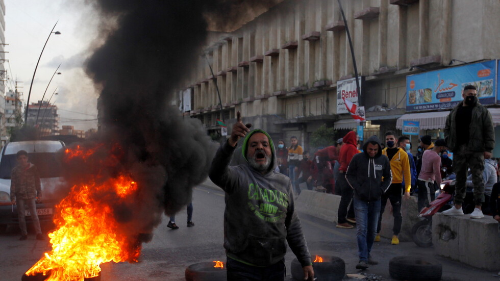 لبنان على شفا الدمار