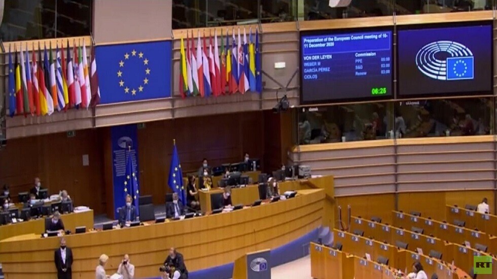 انتقادات لجونسون بسبب تكلفة حملة التطعيم