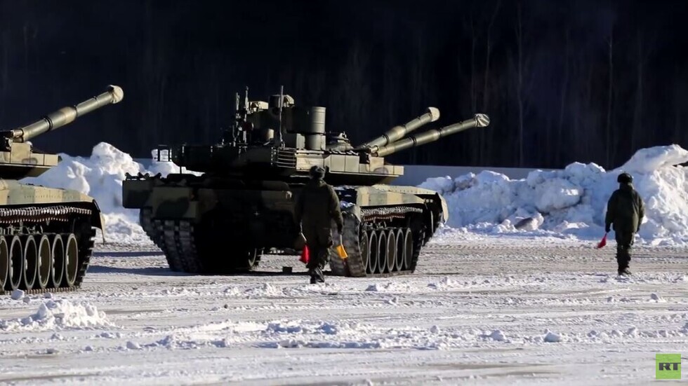 شاهد.. مجموعة دبابات تي-90 جديدة تدخل الخدمة في الجيش الروسي