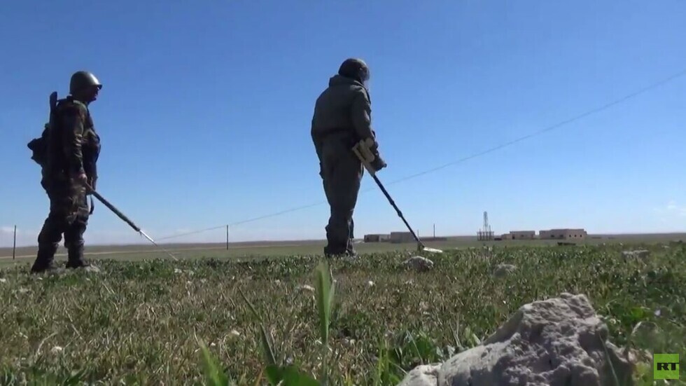 بالفيديو.. نزع الألغام في محافظة حماة السورية