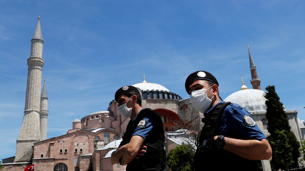 تركيا.. حبس 4 مشبوهين على صلة بتنظيم "داعش"