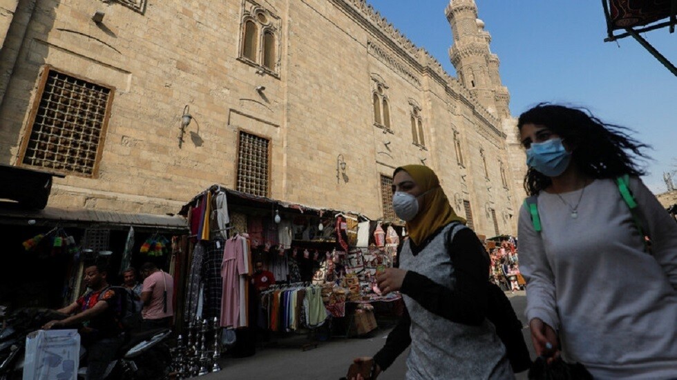 مستشار السيسي للصحة يكشف حقيقة دخول مصر موجة ثالثة من كورونا (فيديو)