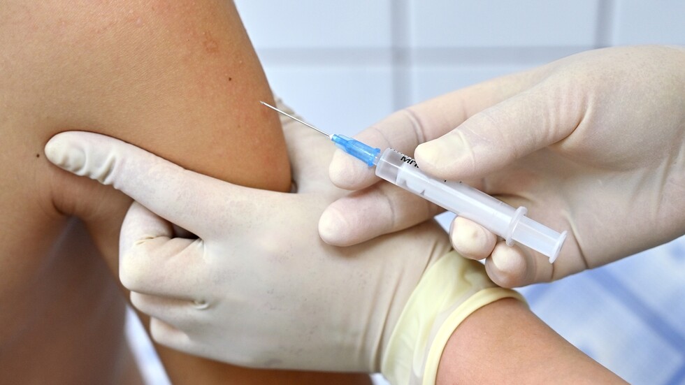 ملحقون عسكريون لـ 50 دولة يتلقون لقاح "سبوتنيك V" في موسكو