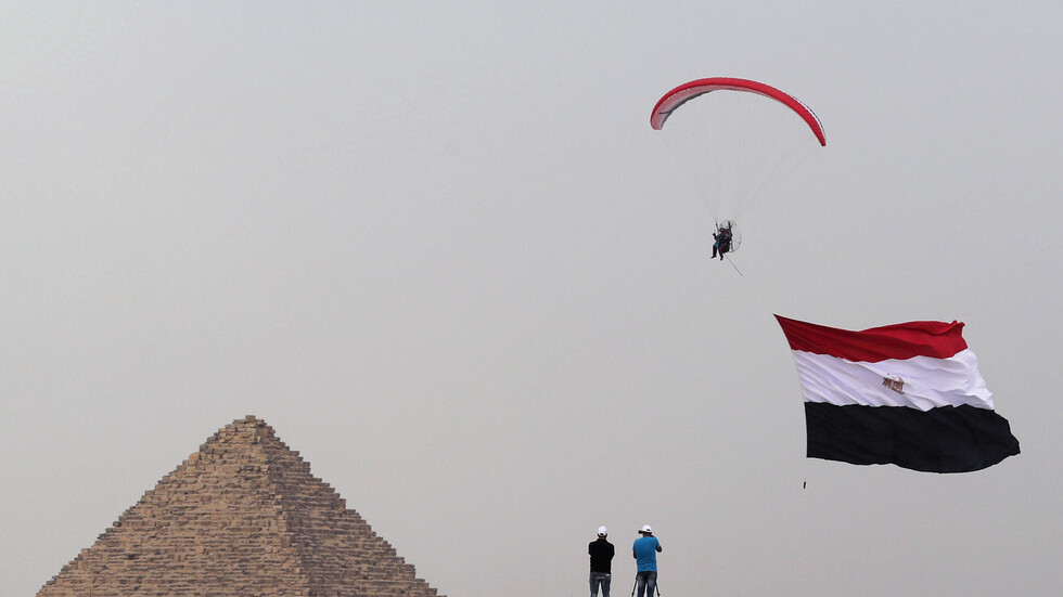 مصر.. الأوقاف تنظم جولة لعلماء دين من 40 دولة بالأهرامات وأبو الهول (صور)