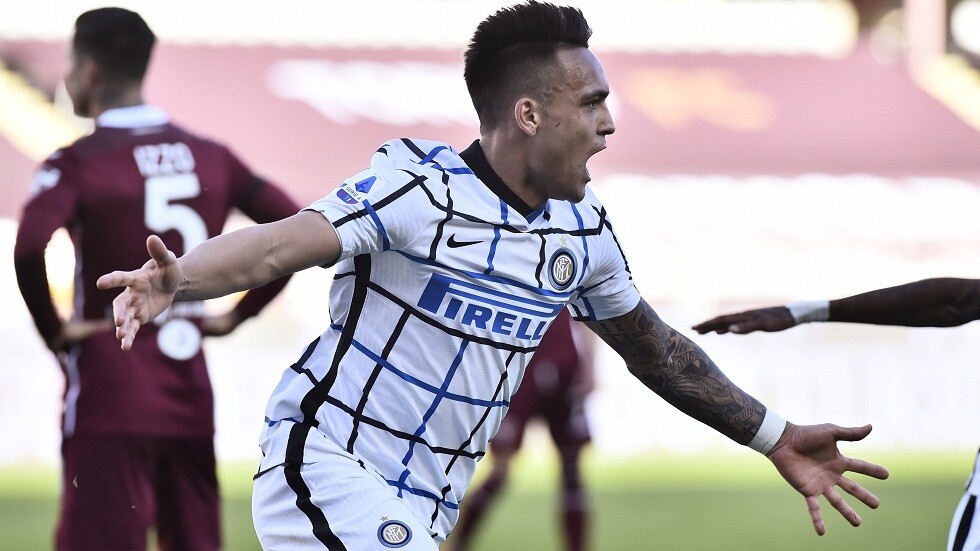 إنتر ميلان ينجو من كمين تورينو برأسية مارتينيز 