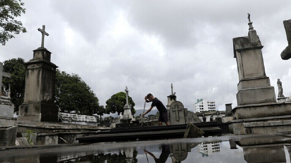 البرازيل تسجل 43812 إصابة و1127 وفاة جديدة بكورونا