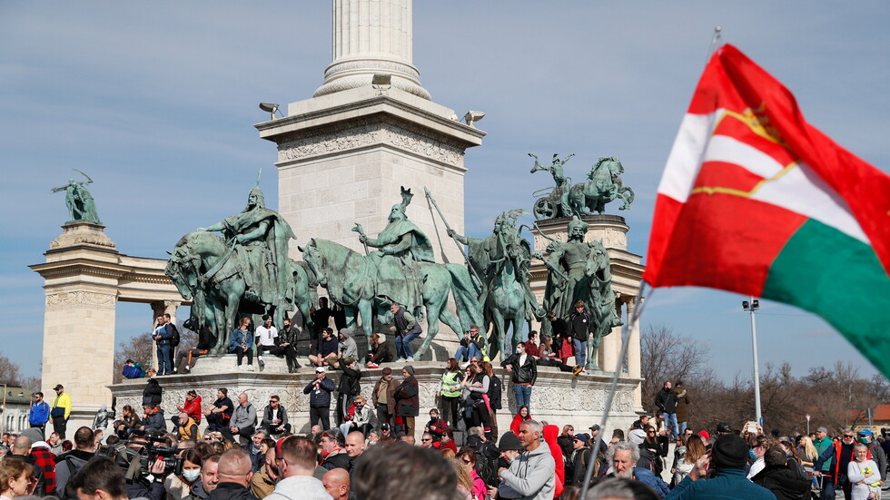 هنغاريا.. احتجاجات مناهضة للإغلاق