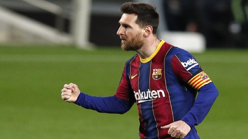 ميسي يكمل ثلاثية تاريخية مع برشلونة
