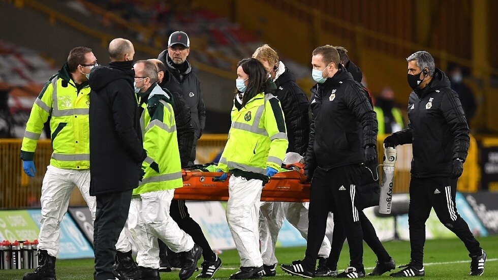 حارس ولفرهامبتون يتعرض لإصابة خطيرة خلال محاولته إيقاف صلاح (فيديو)