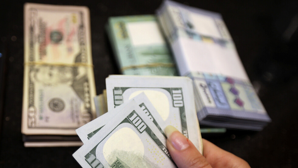 الليرة اللبنانية تنهار أمام الدولار إلى مستويات تاريخية