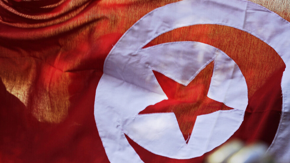 تونس.. الإفراج عن موقوفين بقضية استيراد النفايات الإيطالية