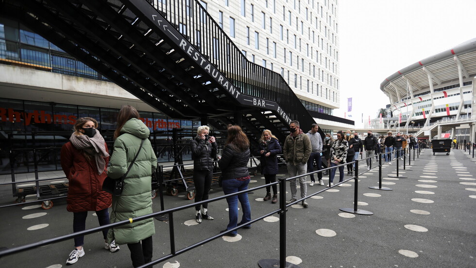 هولندا: إصابات كورونا قفزت 24% الأسبوع الماضي