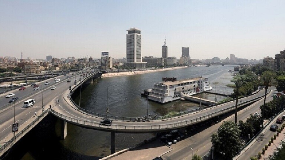 مواطن مصري يوجه رسالة أخيرة لزوجته قبل انتحاره من أعلى جسر الجامعة