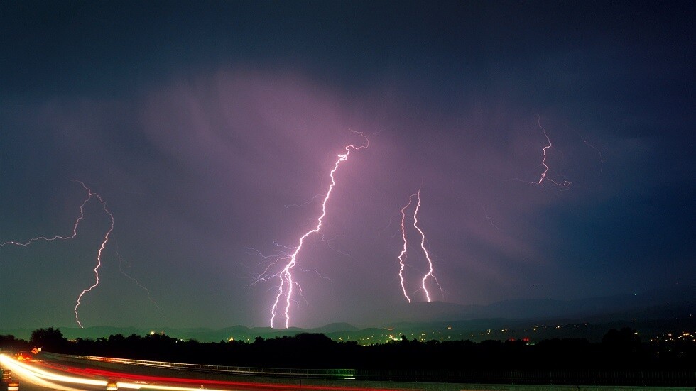 علماء يقترحون سيناريو جديدا لولادة الحياة على الأرض