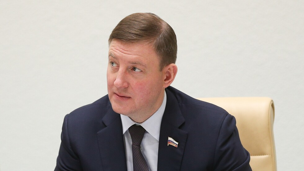 سيناتور روسي: تصريحات بايدن عن بوتين دليل على غلبة الجنون السياسي