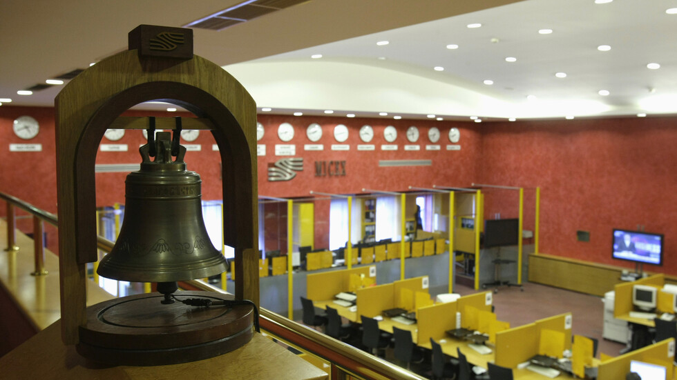 بورصة موسكو تتلون بالأخضر