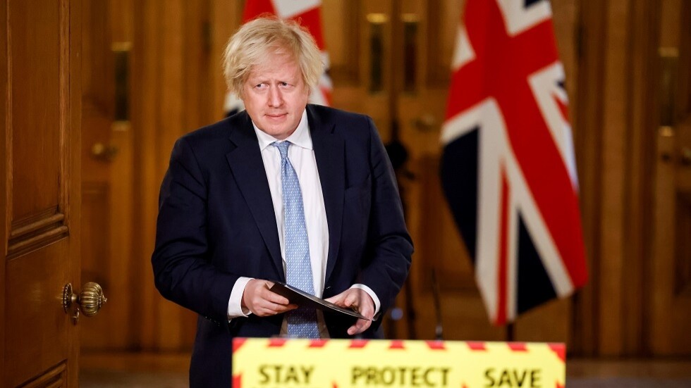 جونسون: لقاح "أسترازينيكا" آمن وسآخذ جرعتي منه غدا