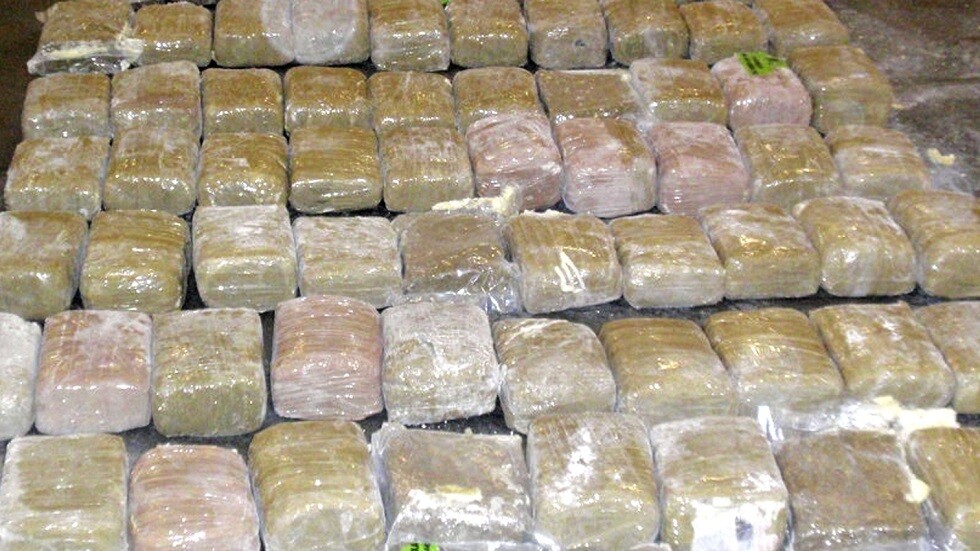 الأمن المصري يوقف 3 أشخاص ويصادر 240 قطعة مخدرات بحوزتهم