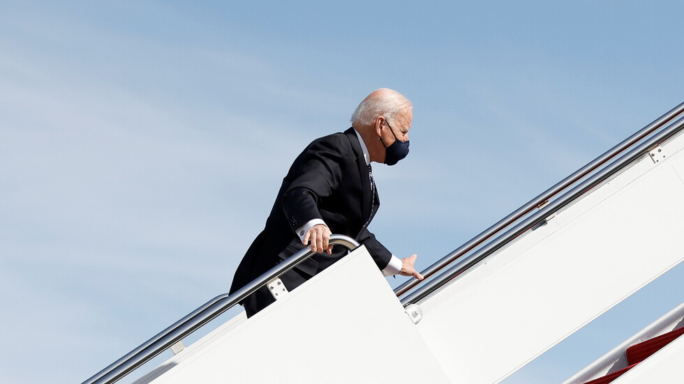 البيت الأبيض يعلق على حادث سقوط بايدن