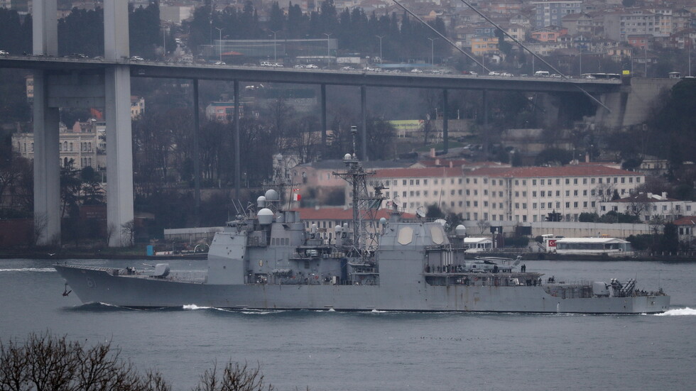 أسطول البحر الأسود الروسي يتابع تحركات طراد 