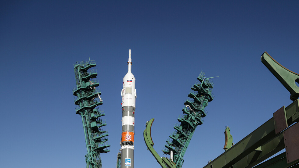 "روسكوسموس" تؤجل إطلاق 38 قمرا صناعيا بينها 3 عربية إلى غد الأحد