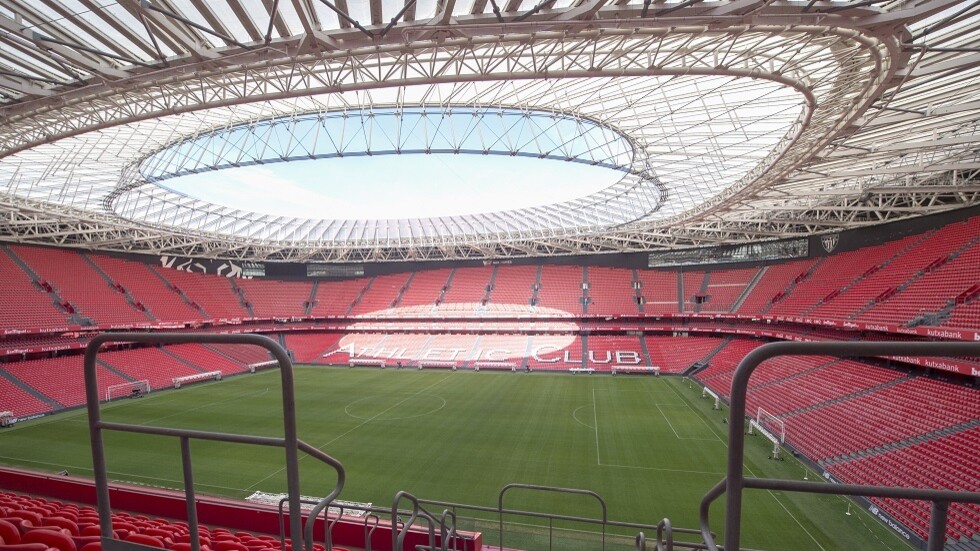 سقوط طائرة مسيرة في ملعب أتلتيك بيلباو أثناء مباراته ضد إيبار (فيديو)