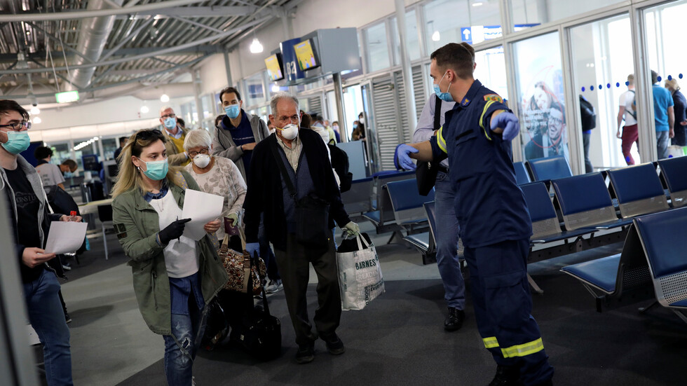 اليونان ترفع حظر رحلات الطيران مع تركيا وألبانيا