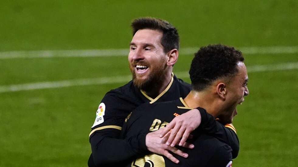 شاهد.. الساحر ميسي يتوهج ويحرز هدفين في مباراة تاريخية