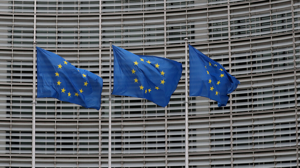 الاتحاد الأوروبي يفرض عقوبات ضد 11 شخصا بينهم روس وصينيون