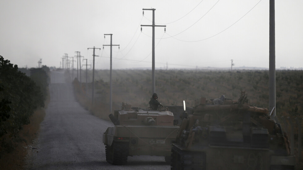 وزارة الدفاع التركية: تحييد 10 إرهابيين في منطقة "درع الفرات" بسوريا بعد رصدهم بالمسيرات