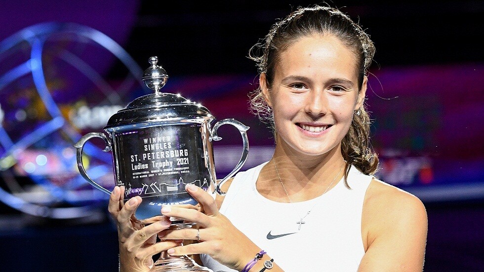 الروسية كاساتكينا تصعد 19 مركزا بعد تتويجها بلقب بطولة سان بطرسبورغ (فيديو)