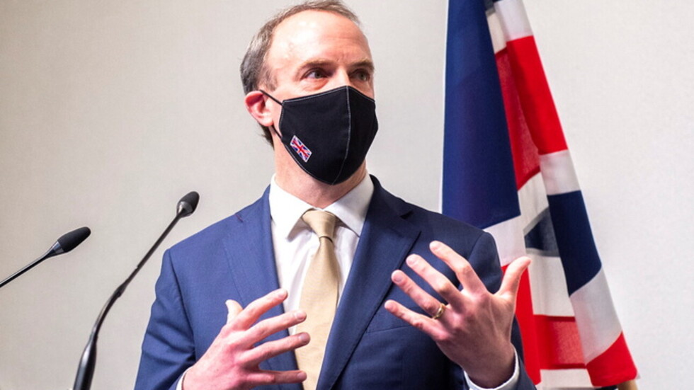 لندن: وزير الخارجية البريطاني سيدعو الناتو إلى جعل روسيا تشعر بتداعيات أنشطتها العدائية