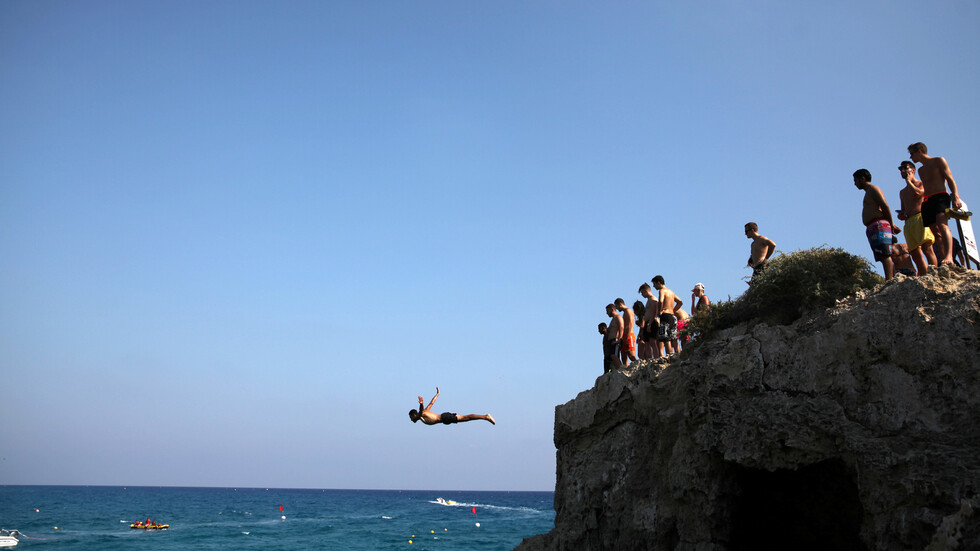 قبرص تفتح أبوابها للسياح من روسيا