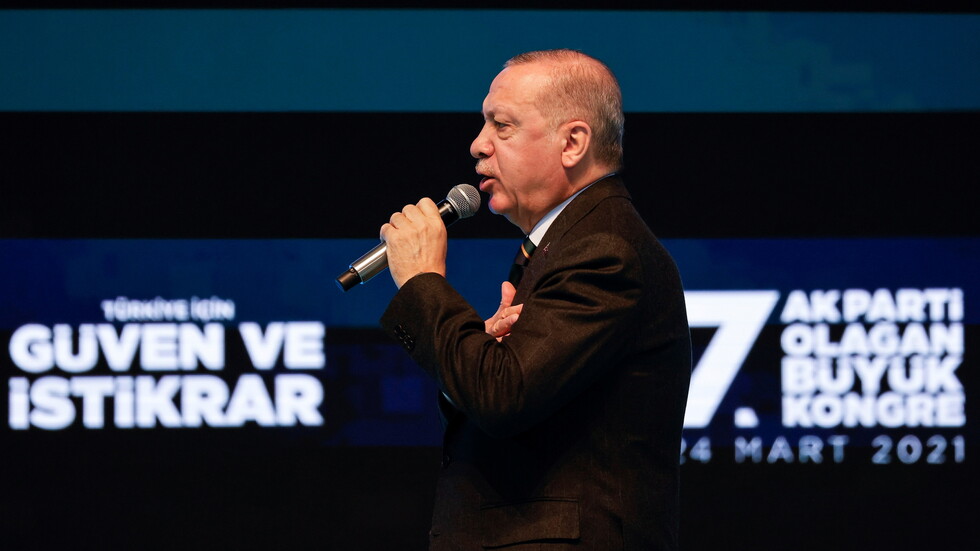 أردوغان يفتتح المؤتمر العام لـ"العدالة والتنمية" بترجمة سورة الفاتحة (فيديو)