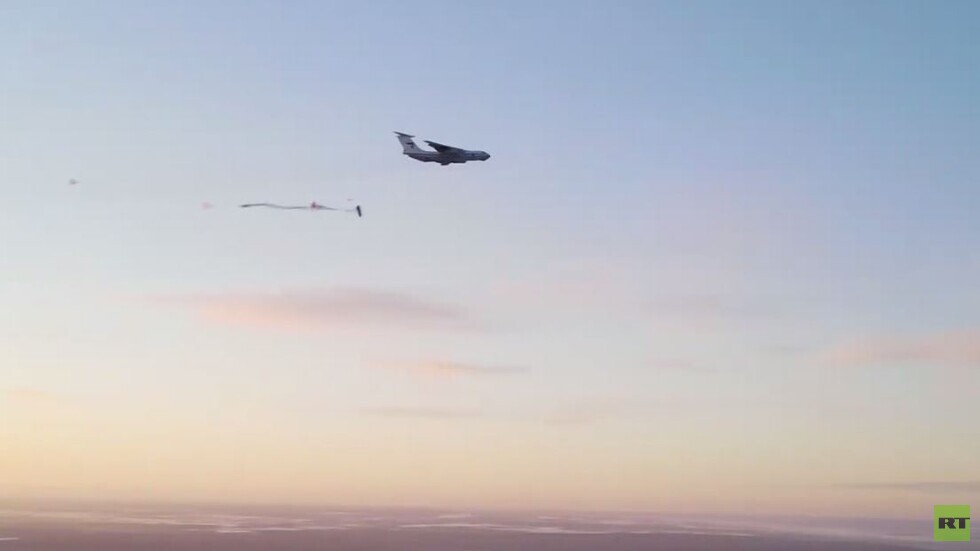 بالفيديو.. عملية إنزال للجنود والمعدات العسكرية في مقاطعة كوستروما الروسية