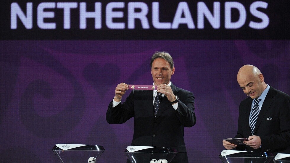 فان باستن يطالب بإلغاء قاعدة التسلل في كرة القدم