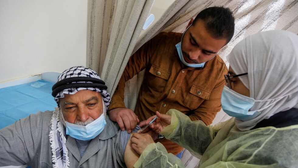 منظمات حقوقية تطالب إسرائيل بتوفير اللقاح في الضفة الغربية وغزة