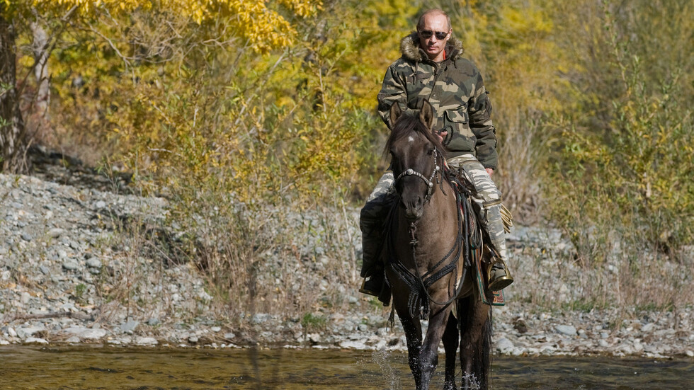 بوتين يكشف عن سقوطه عن ظهر جواده