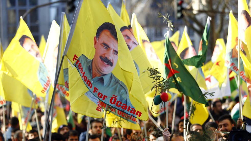 بعد انقطاع دام 8 أشهر.. شقيق أوجلان المعتقل في تركيا يكشف تفاصيل مكالمة هاتفية معه استمرت 5 دقائق