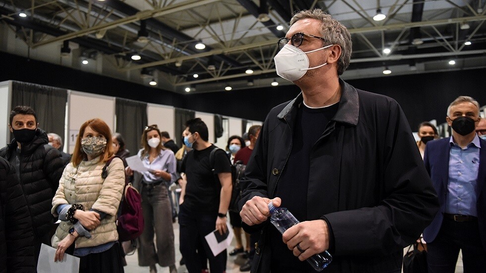 آلاف الأجانب يتدفقون إلى صربيا لتلقي اللقاح المضاد لكورونا