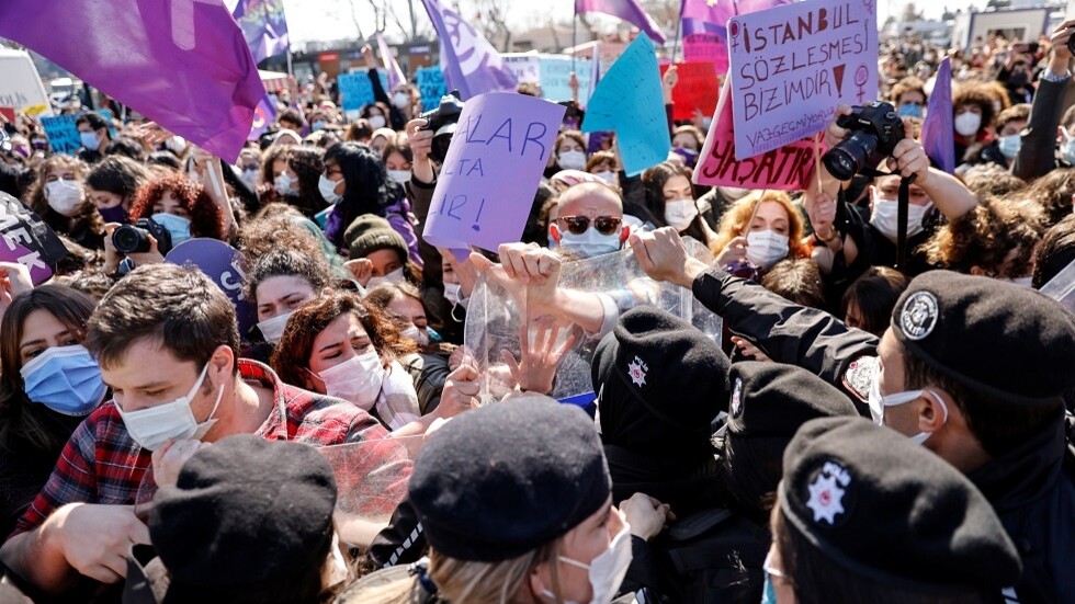 تركيا.. مظاهرات مدافعة عن حقوق المثليين والنساء والطلاب (فيديو)