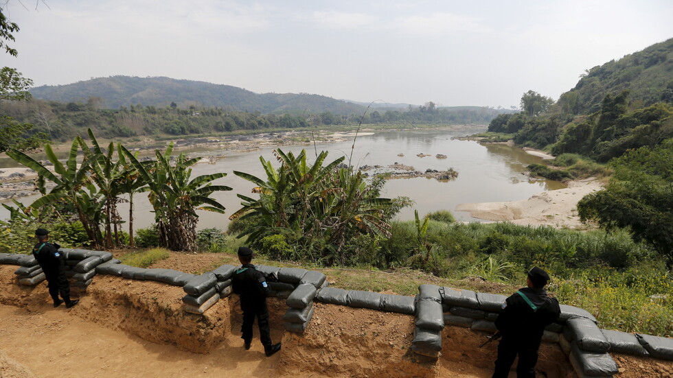 فرار الآلاف إلى تايلاند بعد ضربات جوية لجيش ميانمار