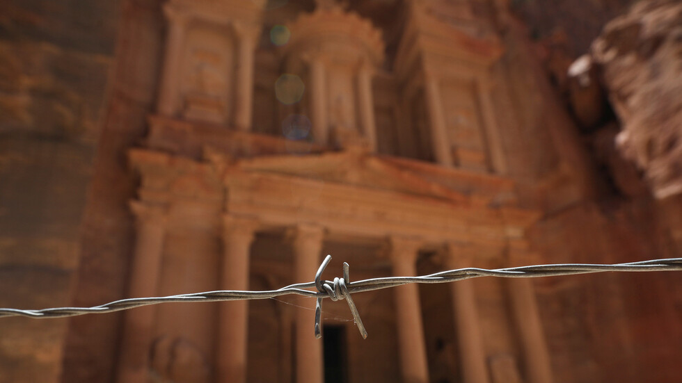 الأردن.. 10 آلاف موظف مهددون بالتسريح في قطاع السياحة